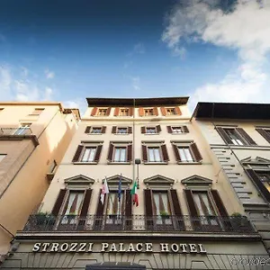 Strozzi Palace **** Florença