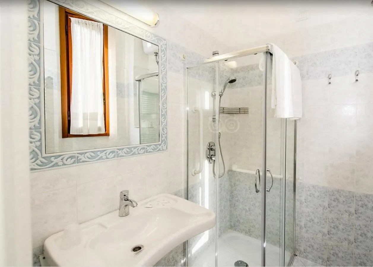 Hotel Leopolda Florence 3*,