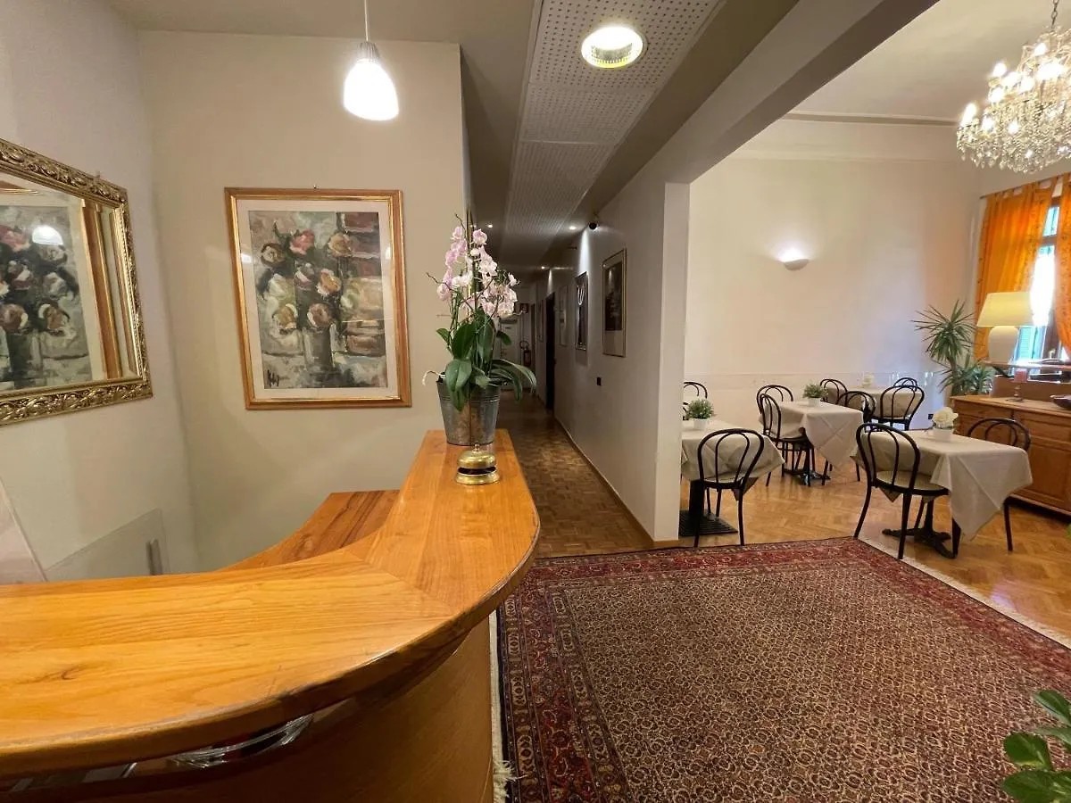 Hotel Leopolda Florence 3*,